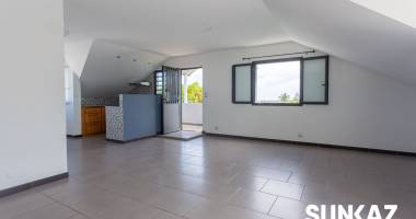 a louer saint pierre- appt f4  (haut de villa) de 95 m²  - loyer 1 181  cc- dispo de suite