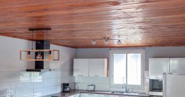saint pierre - condé- maison f3 meublée en duplex  avec garage fermée- loyer 1 300   cc -eau et électricité comprises -- disponible de suite