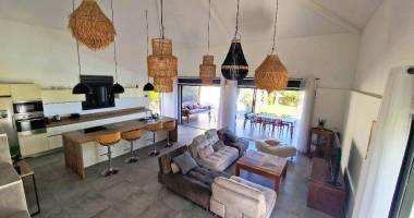villa f4 - meublee - st gilles les hauts
