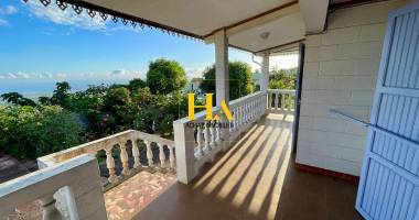 villa t4 plain pied sur la riviere saint louis avec + de 1000m2 de terrain