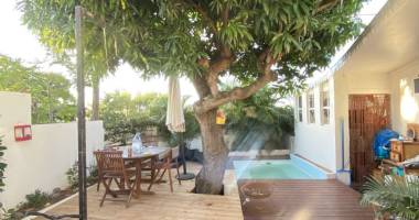 villa f3 meublee - st gilles les hauts